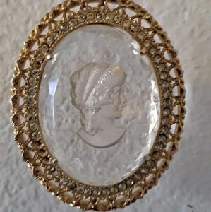Cameo Glass Relief necklace